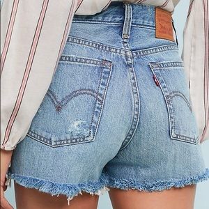 LEVIS WEDGIE FIT JEAN SHORTS NEW! Size 27